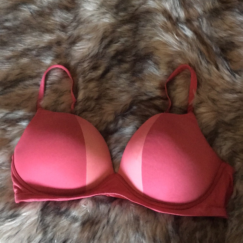 Victoria's Secret Body by Victoria no wire bra